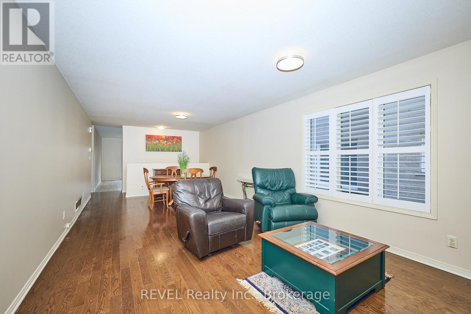 Main dining/living - 104 Tuliptree Road, Thorold (Confederation Heights), ON - Indoor Photo Showing Living Room
