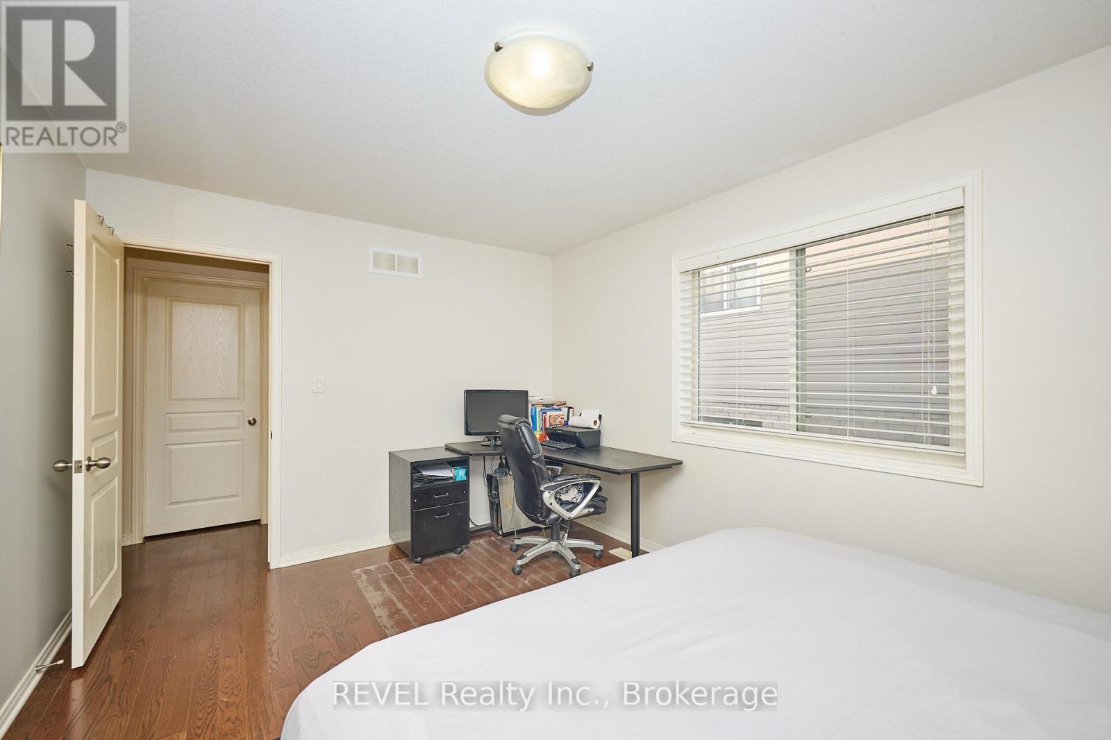 Main bedroom - 104 Tuliptree Road, Thorold (Confederation Heights), ON - Indoor Photo Showing Bedroom