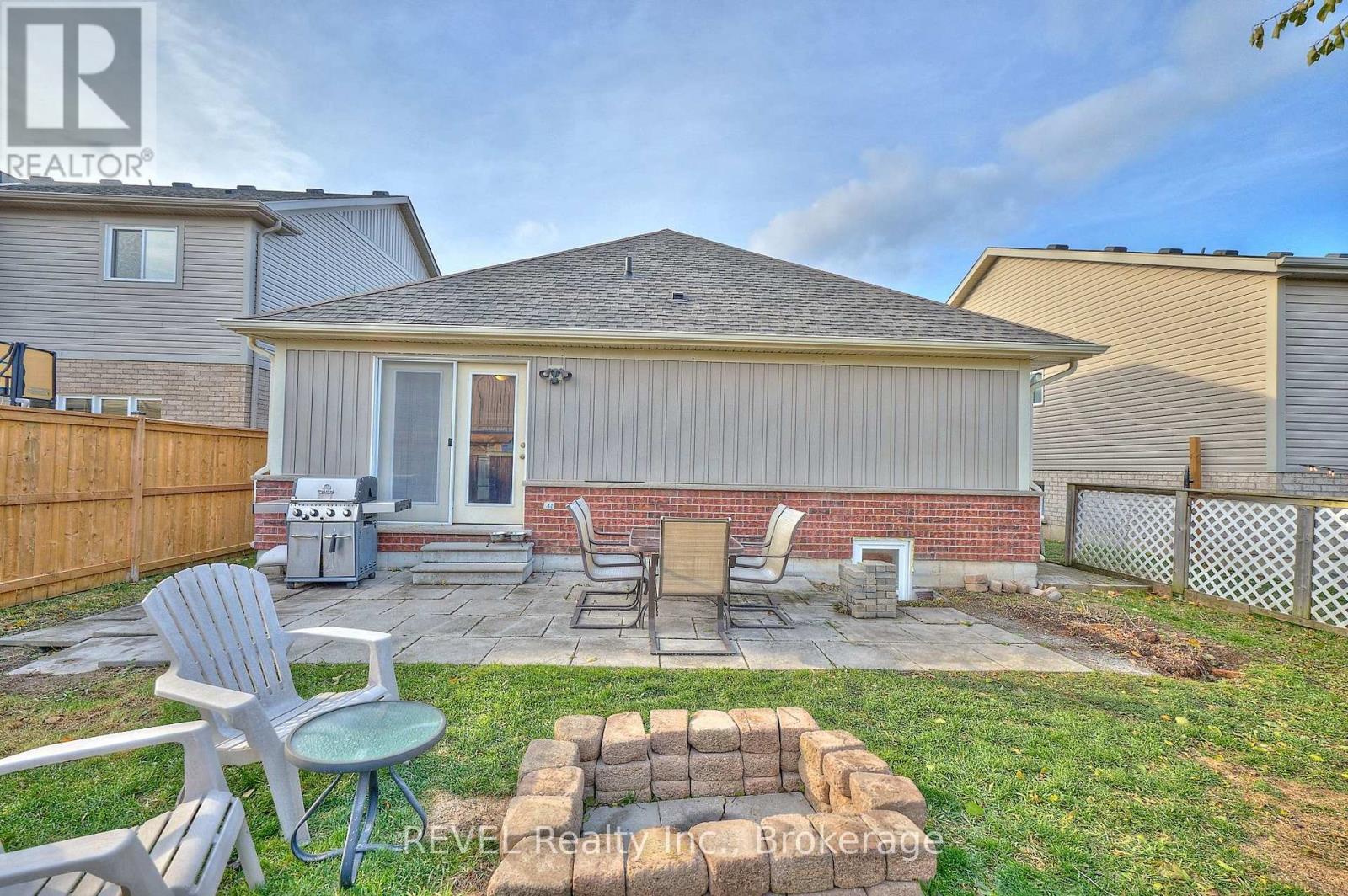 104 Tuliptree Road, Thorold (Confederation Heights), ON - Outdoor With Deck Patio Veranda With Exterior