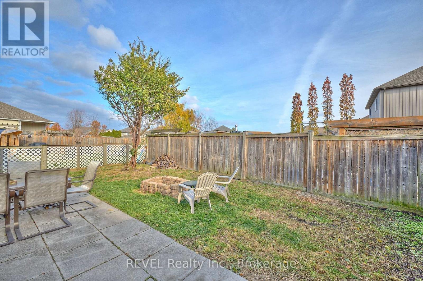 104 Tuliptree Road, Thorold (Confederation Heights), ON - Outdoor