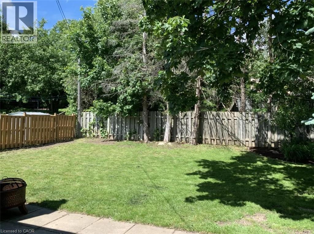33 Kenwood Crescent, Guelph, ON - Outdoor