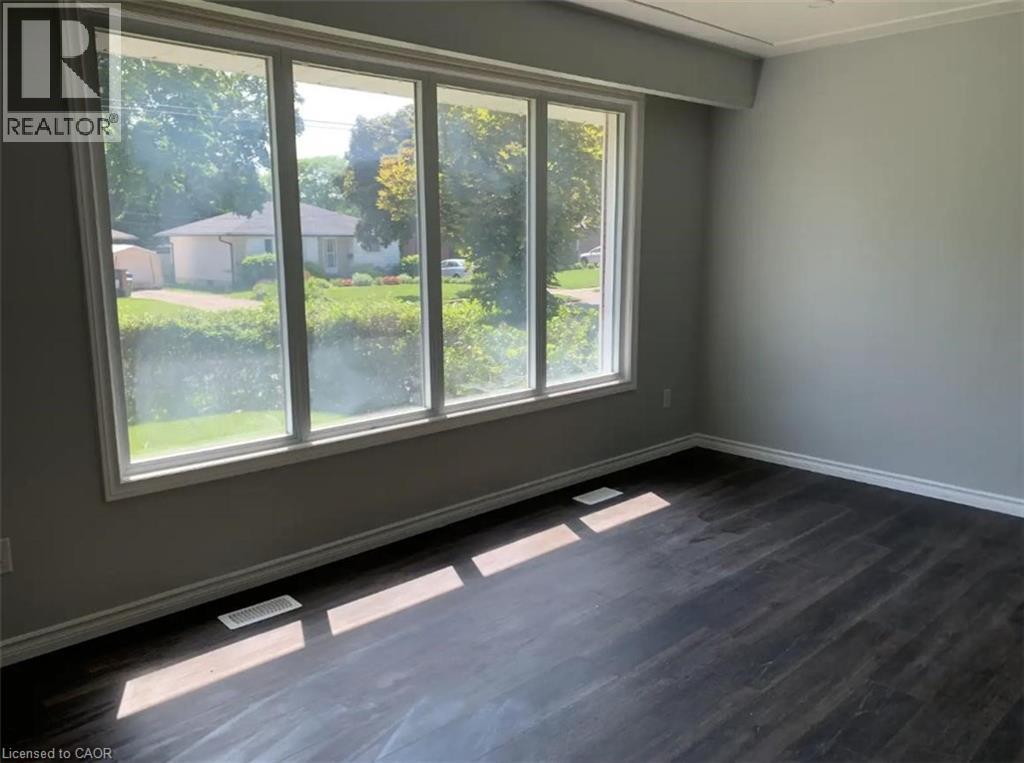 33 Kenwood Crescent, Guelph, ON - Indoor Photo Showing Other Room