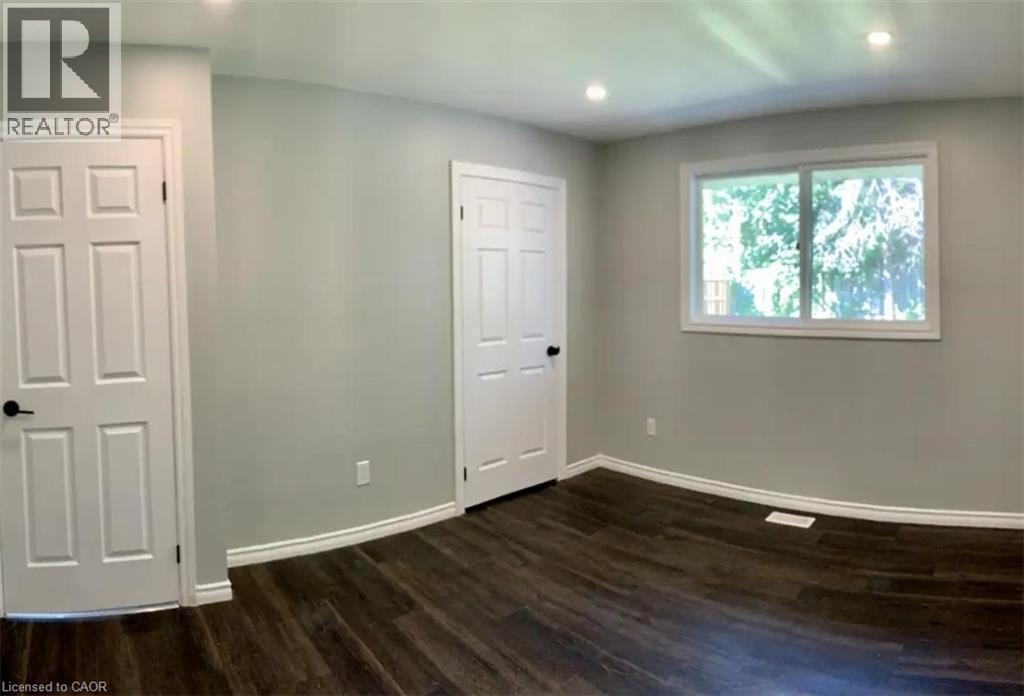 33 Kenwood Crescent, Guelph, ON - Indoor Photo Showing Other Room