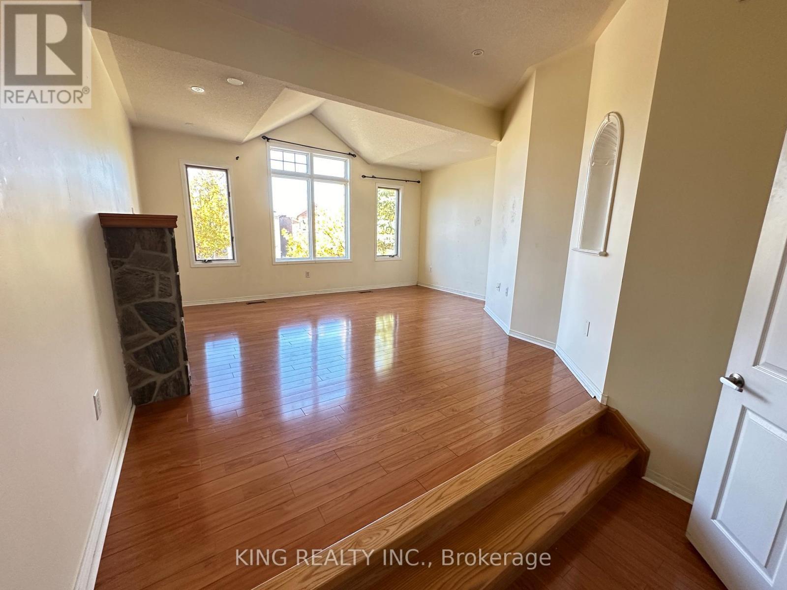 77 Forestgrove Circle, Brampton, ON - Indoor Photo Showing Other Room