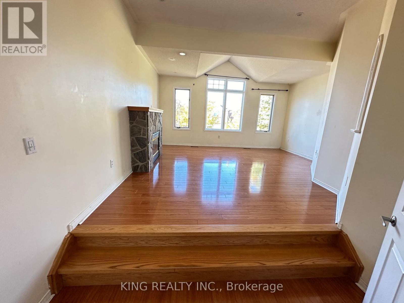 77 Forestgrove Circle, Brampton, ON - Indoor Photo Showing Other Room