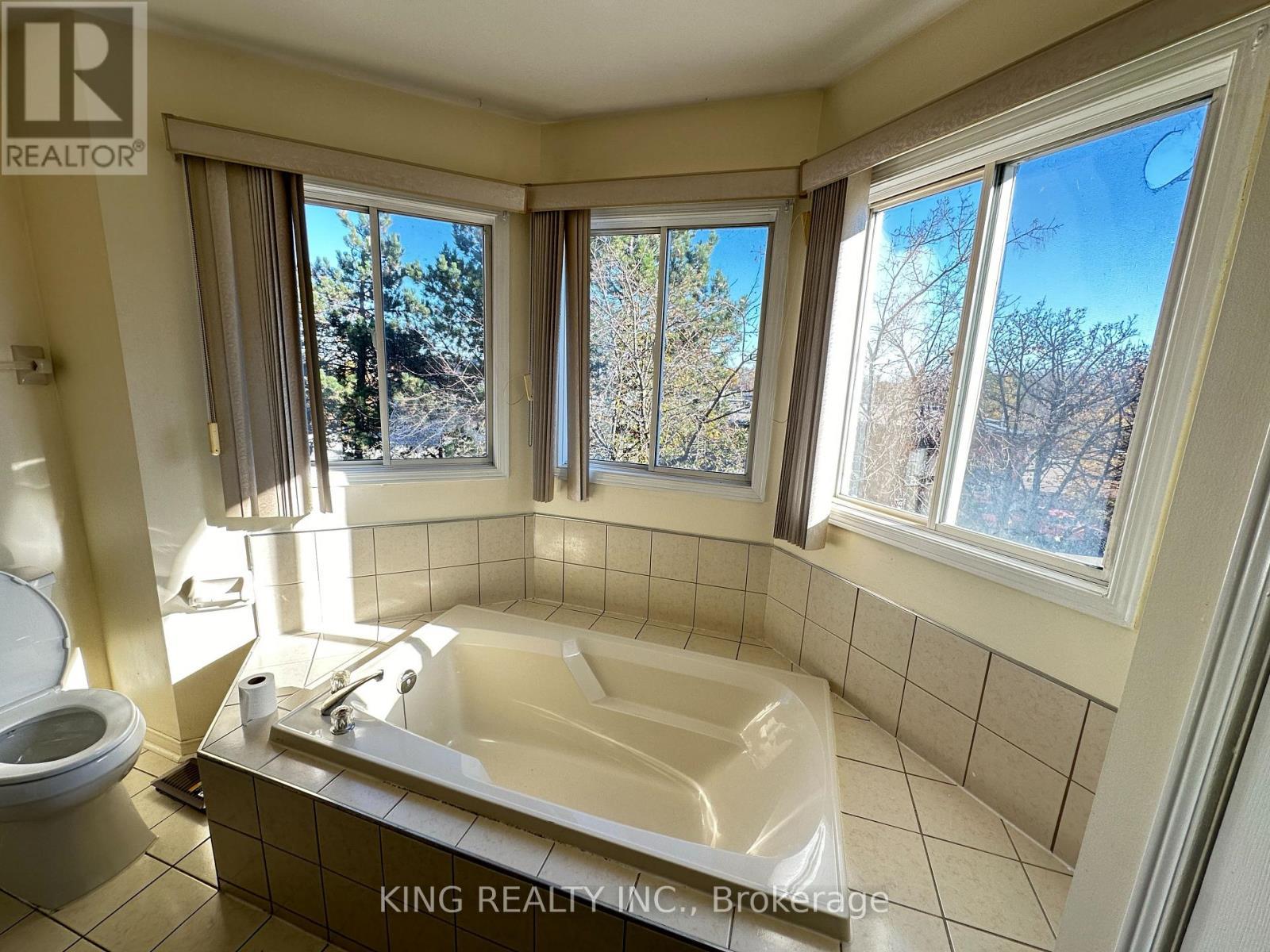 77 Forestgrove Circle, Brampton, ON - Indoor Photo Showing Bathroom