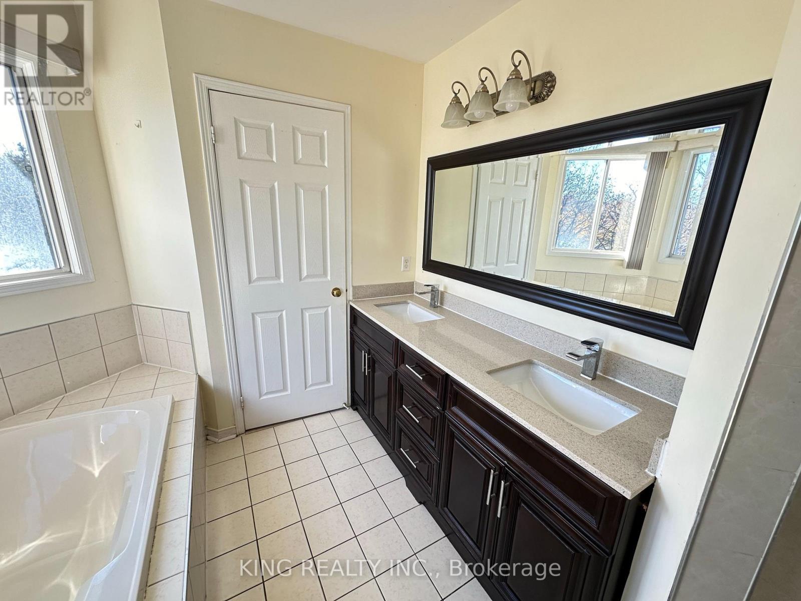 77 Forestgrove Circle, Brampton, ON - Indoor Photo Showing Bathroom