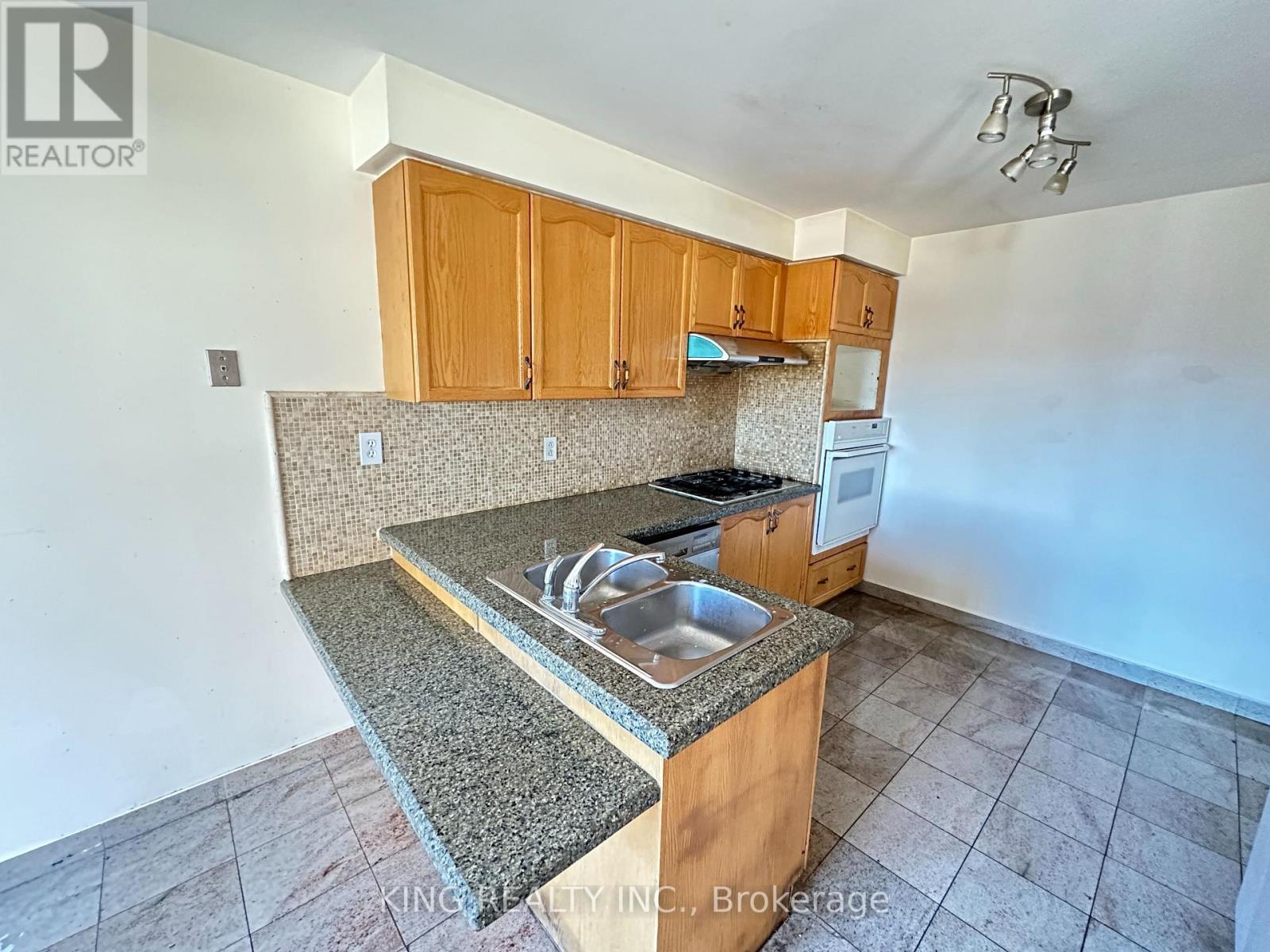 77 Forestgrove Circle, Brampton, ON - Indoor Photo Showing Kitchen With Double Sink