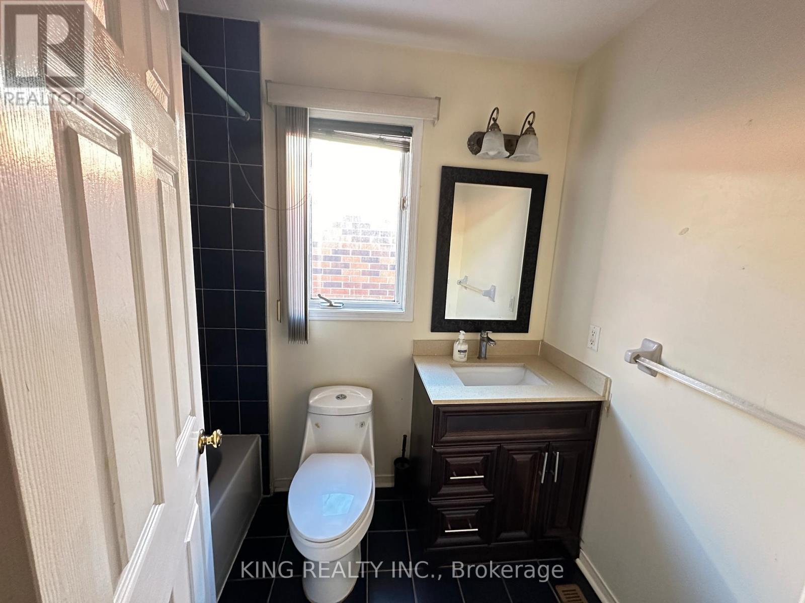 77 Forestgrove Circle, Brampton, ON - Indoor Photo Showing Bathroom