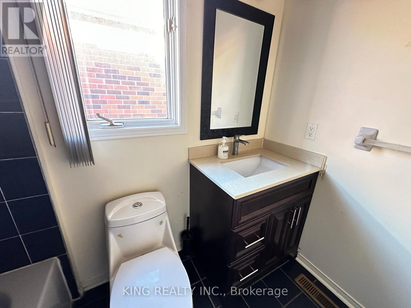 77 Forestgrove Circle, Brampton, ON - Indoor Photo Showing Bathroom