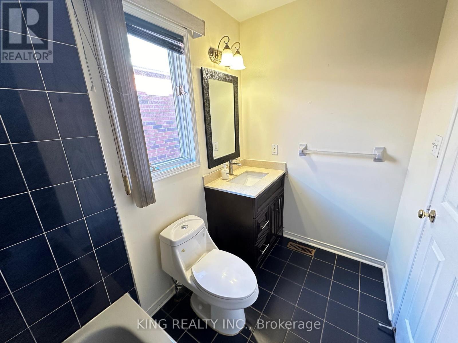 77 Forestgrove Circle, Brampton, ON - Indoor Photo Showing Bathroom