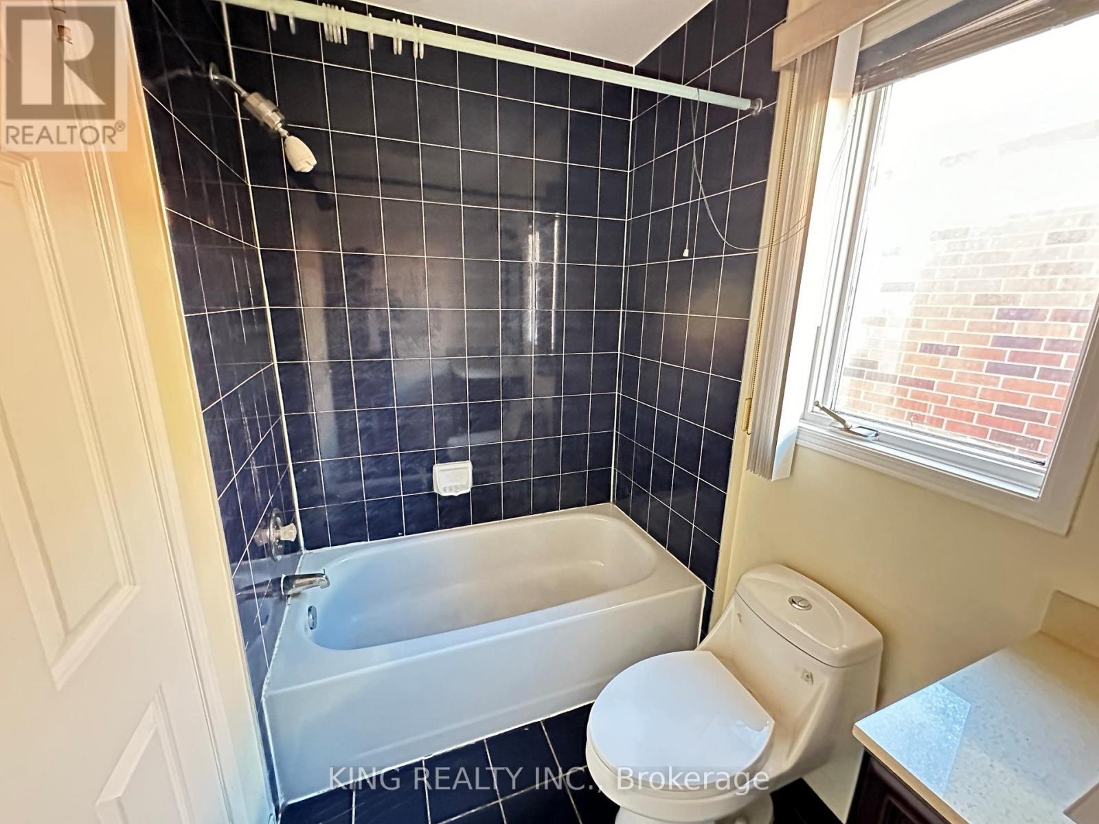 77 Forestgrove Circle, Brampton, ON - Indoor Photo Showing Bathroom