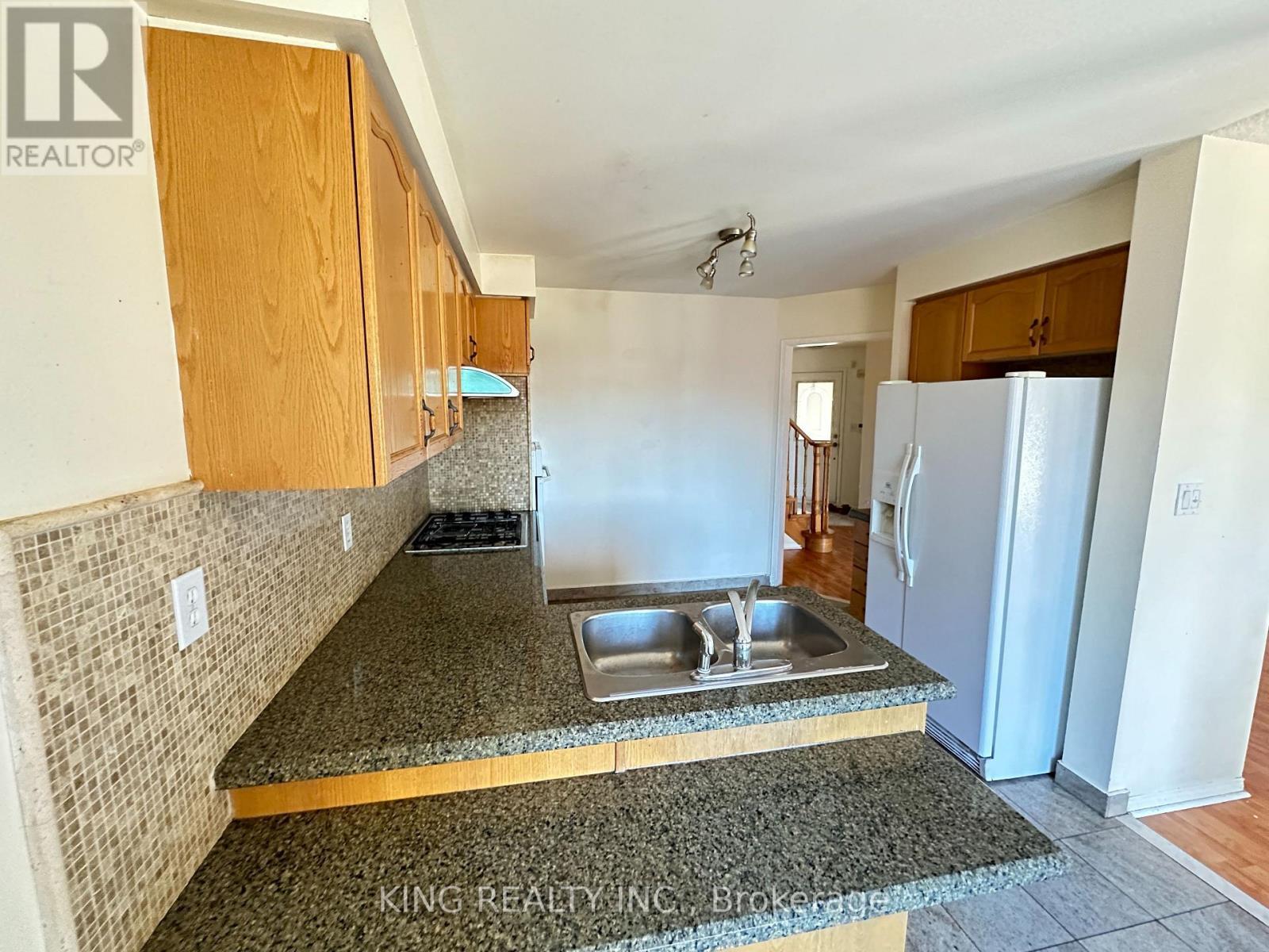 77 Forestgrove Circle, Brampton, ON - Indoor Photo Showing Kitchen With Double Sink