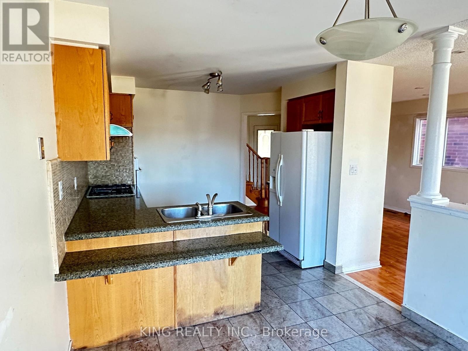 77 Forestgrove Circle, Brampton, ON - Indoor Photo Showing Kitchen With Double Sink