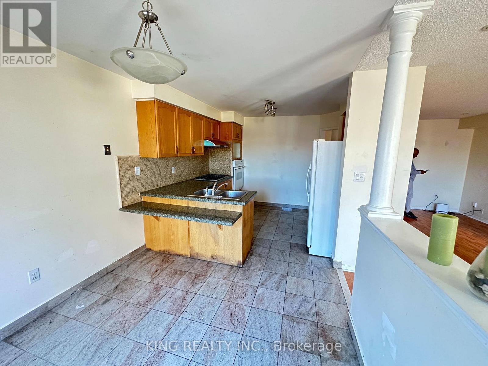 77 Forestgrove Circle, Brampton, ON - Indoor Photo Showing Kitchen With Double Sink