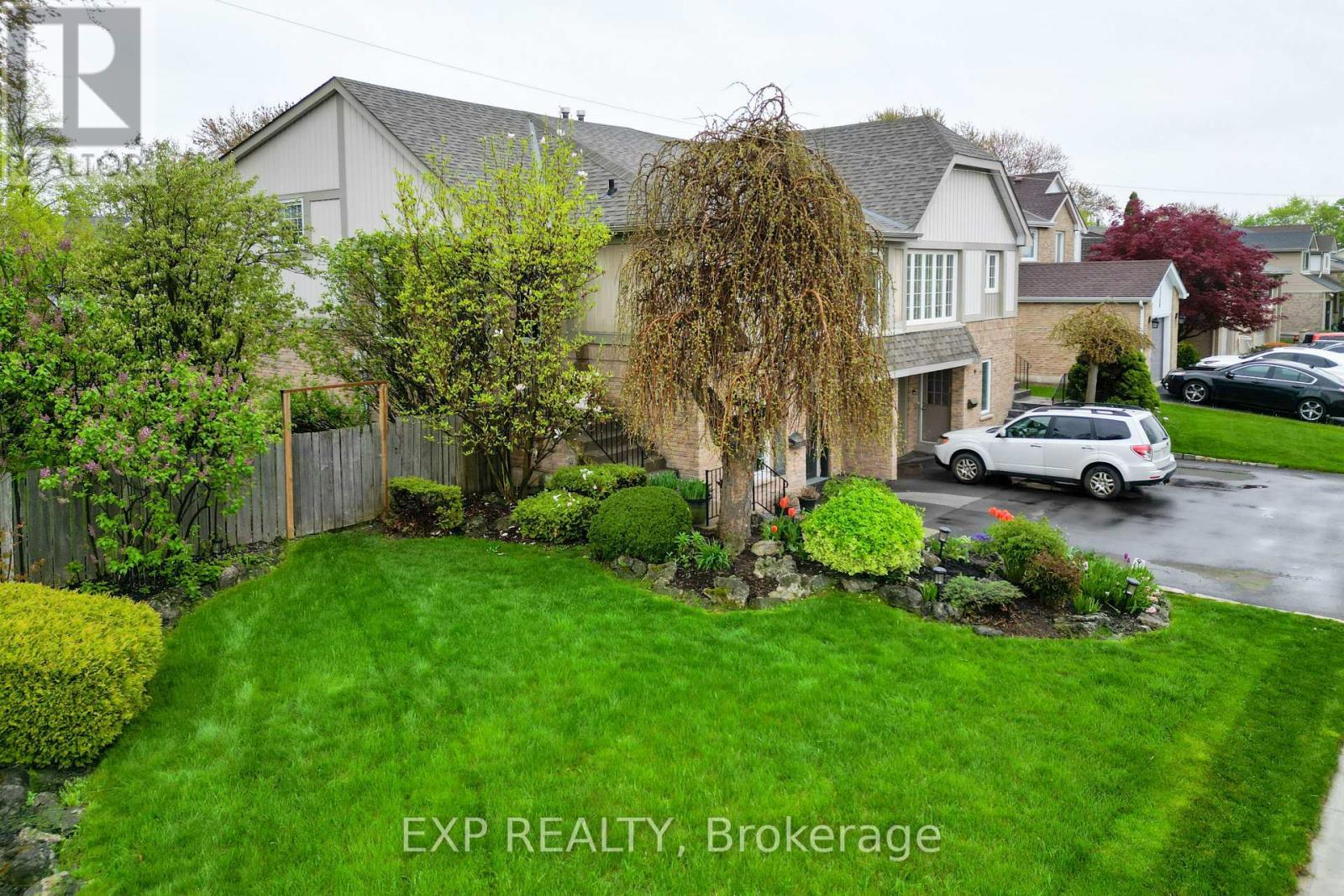 3072 Autumn Hill Crescent, Burlington, ON - Outdoor