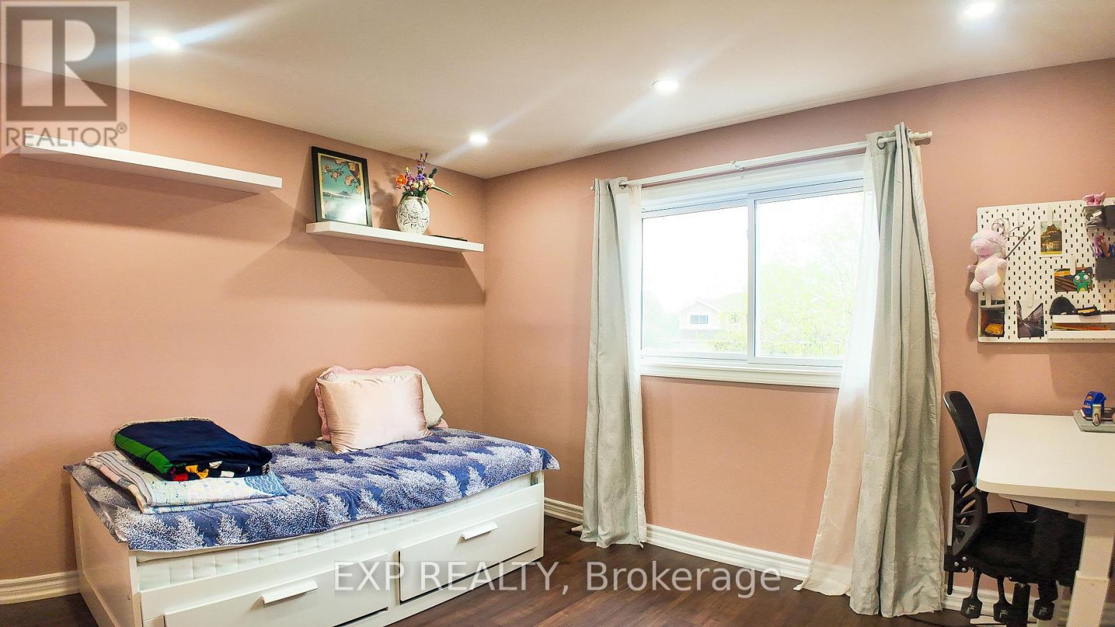 3072 Autumn Hill Crescent, Burlington, ON - Indoor Photo Showing Bedroom