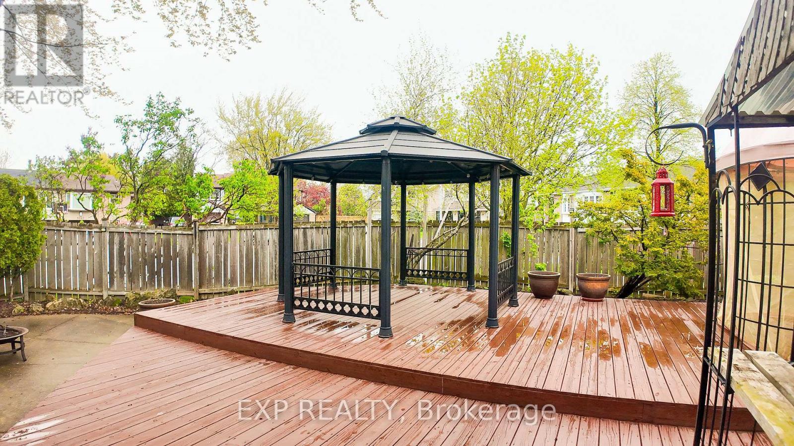 3072 Autumn Hill Crescent, Burlington, ON - Outdoor With Backyard