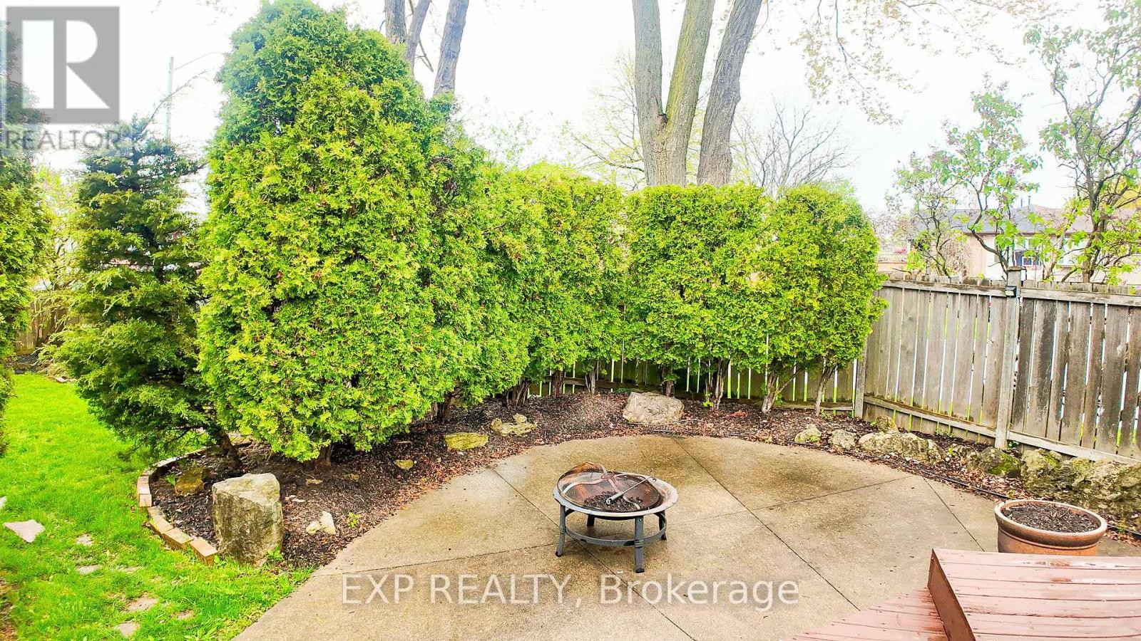 3072 Autumn Hill Crescent, Burlington, ON - Outdoor