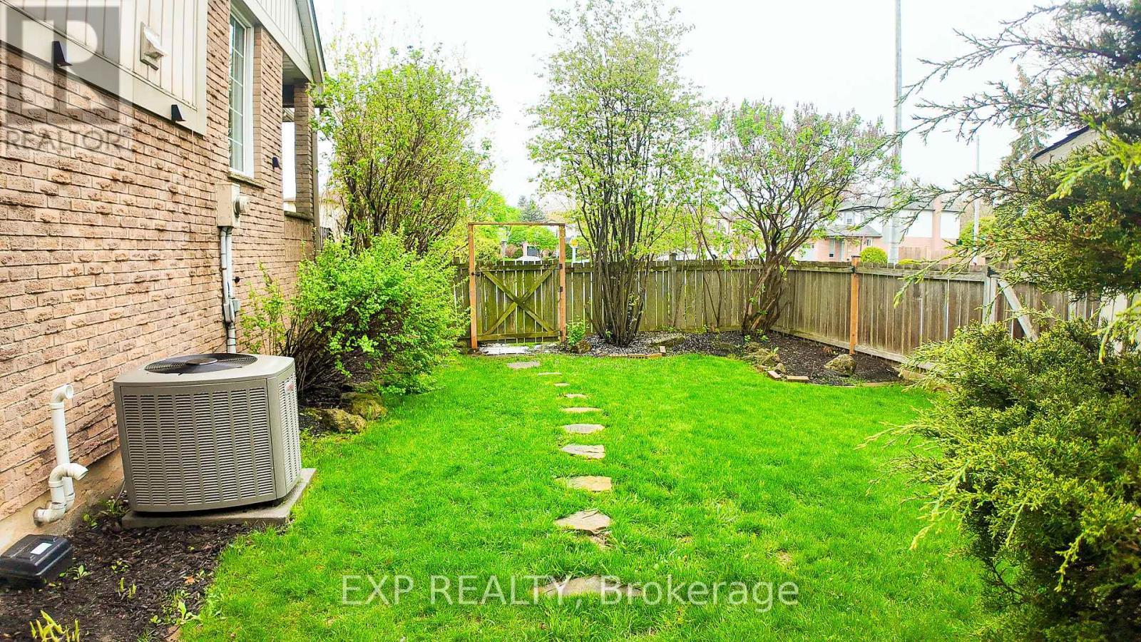 3072 Autumn Hill Crescent, Burlington, ON - Outdoor With Backyard