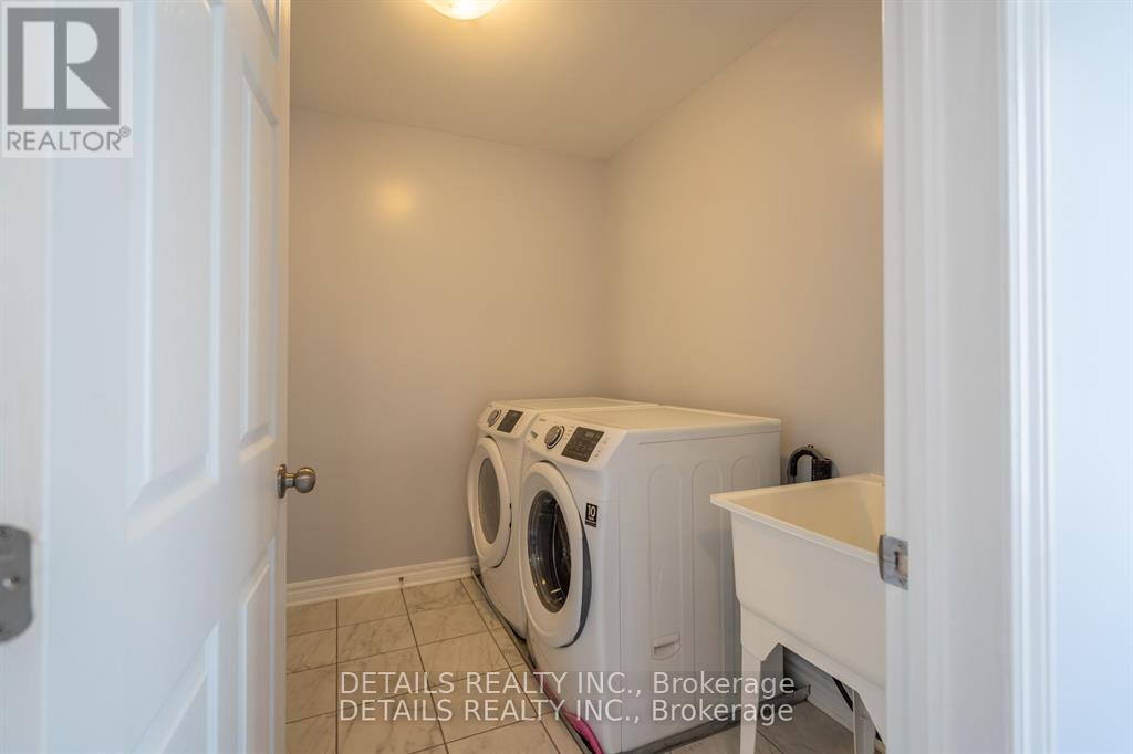 303 Bobolink Ridge, Ottawa, ON - Indoor Photo Showing Laundry Room