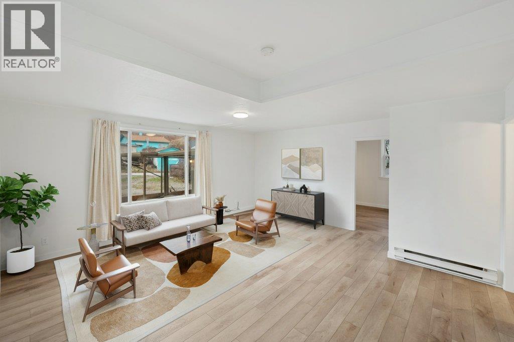 Virtually staged - 428 Hillcrest Avenue, Oliver, BC - Indoor Photo Showing Living Room