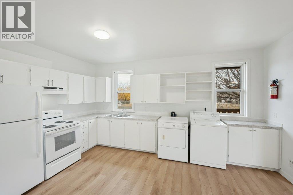 428 Hillcrest Avenue, Oliver, BC - Indoor Photo Showing Laundry Room