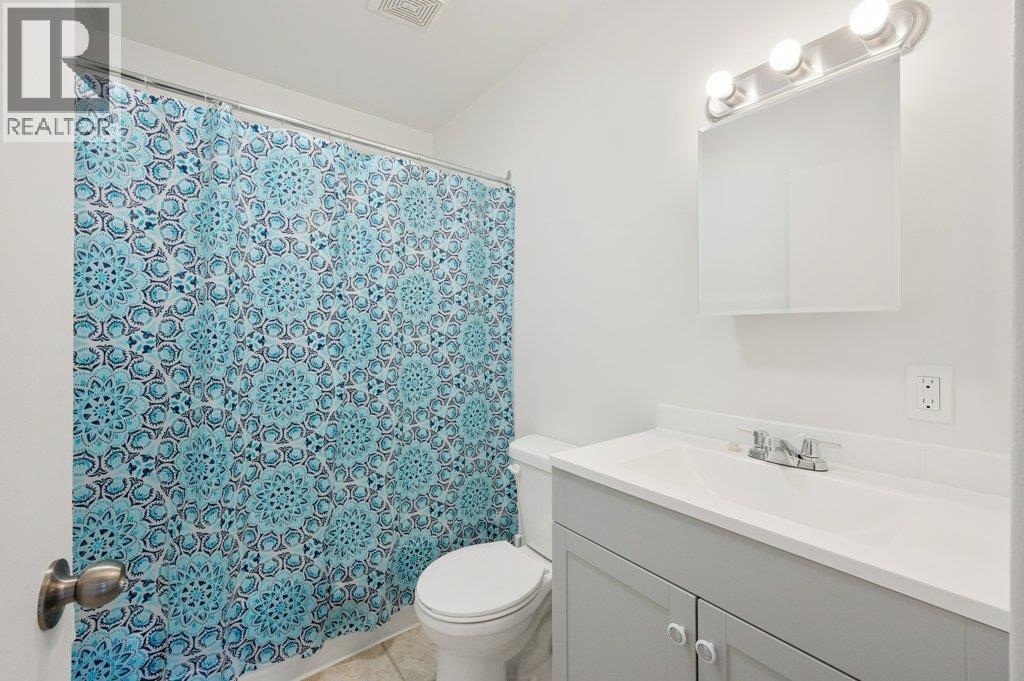 428 Hillcrest Avenue, Oliver, BC - Indoor Photo Showing Bathroom