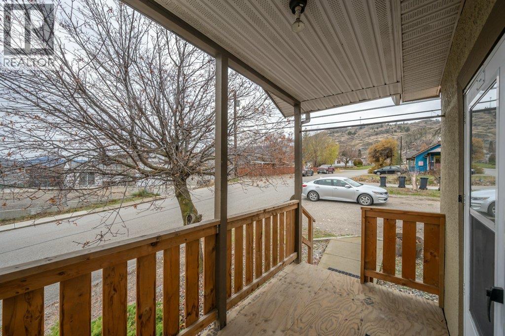 428 Hillcrest Avenue, Oliver, BC - Outdoor With Exterior