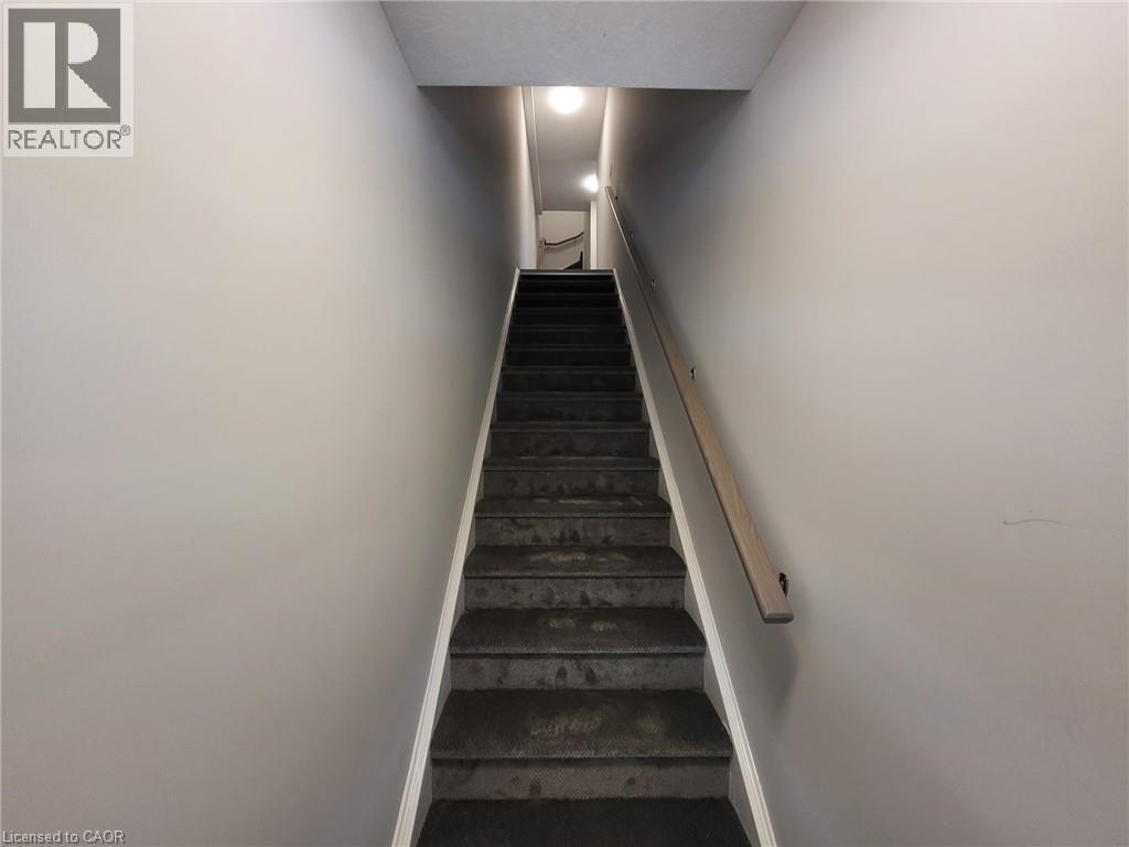 Stairs featuring baseboards - 118 Gravel Ridge Trail Unit# D16, Kitchener, ON - Indoor Photo Showing Other Room