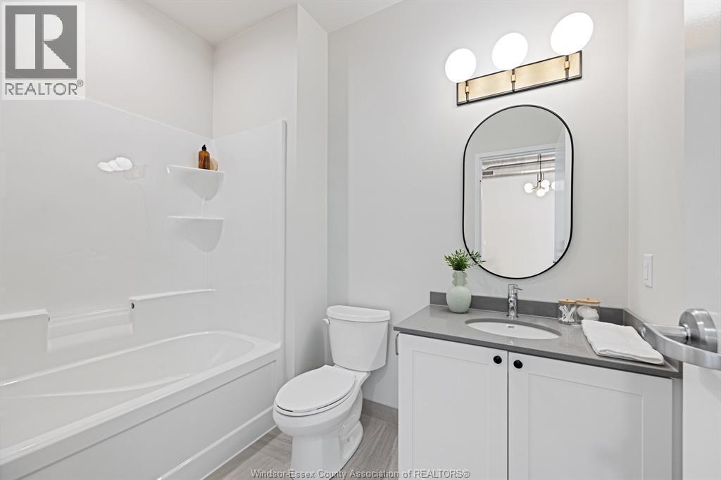 3180 Meadowbrook Lane Unit# 102, Windsor, ON - Indoor Photo Showing Bathroom