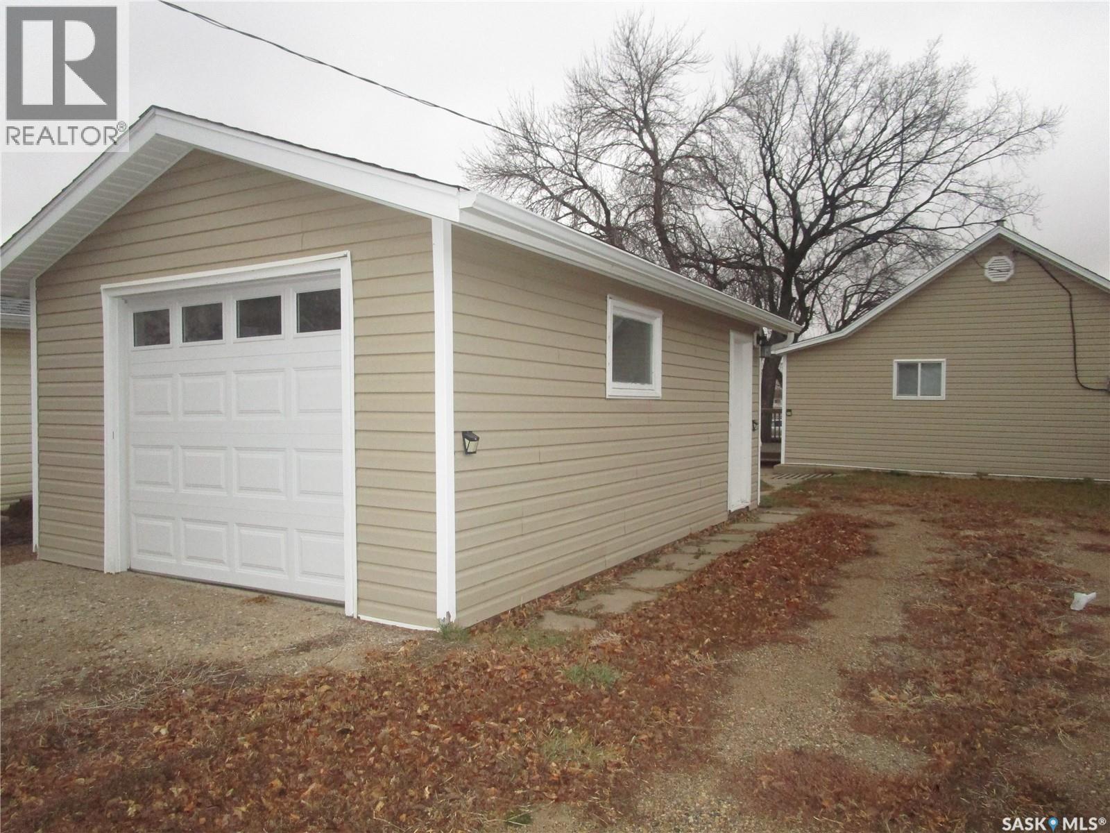 206 3Rd Avenue E, Assiniboia, SK - Outdoor With Exterior