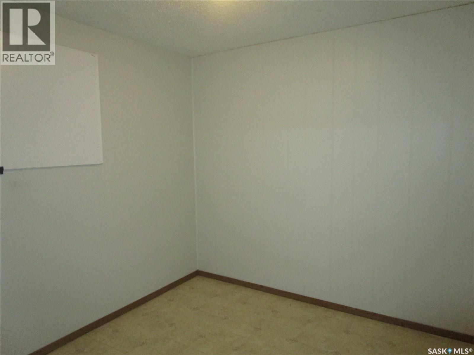 206 3Rd Avenue E, Assiniboia, SK - Indoor Photo Showing Other Room