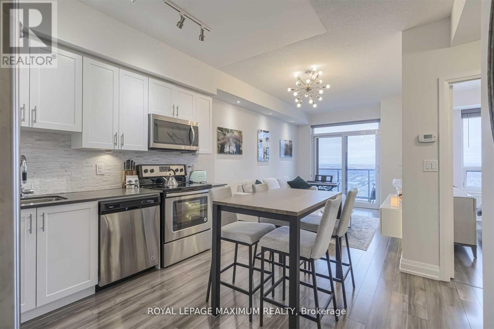 2507 - 3700 Highway 7 Road W, Vaughan, ON - Indoor Photo Showing Kitchen With Upgraded Kitchen