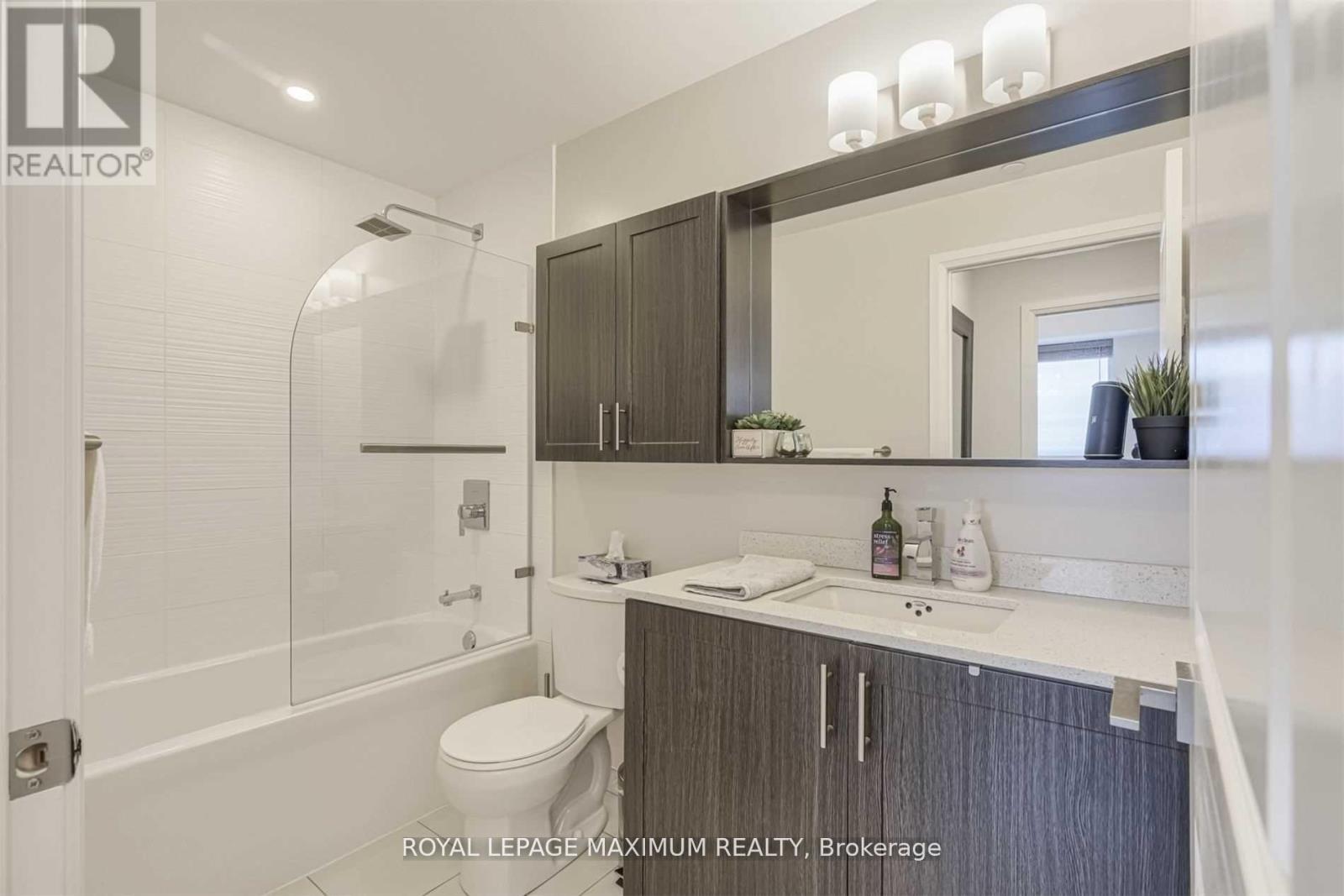 2507 - 3700 Highway 7 Road W, Vaughan, ON - Indoor Photo Showing Bathroom