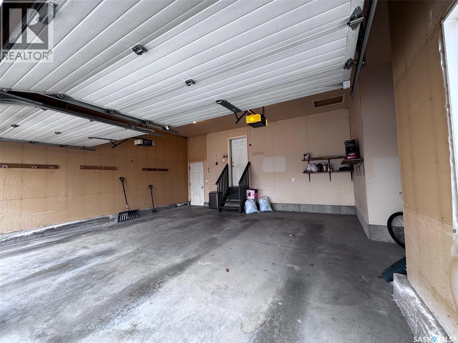 611 Le May Court, Saskatoon, SK - Indoor Photo Showing Garage