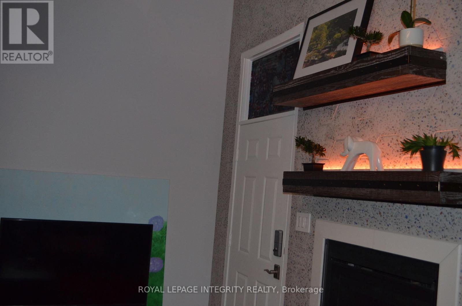 104 Esterlawn Private, Ottawa, ON - Indoor With Fireplace