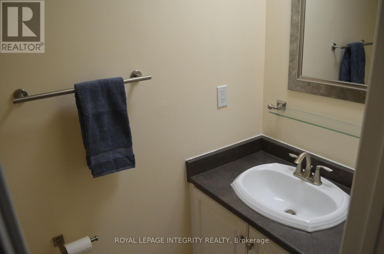 104 Esterlawn Private, Ottawa, ON - Indoor Photo Showing Bathroom