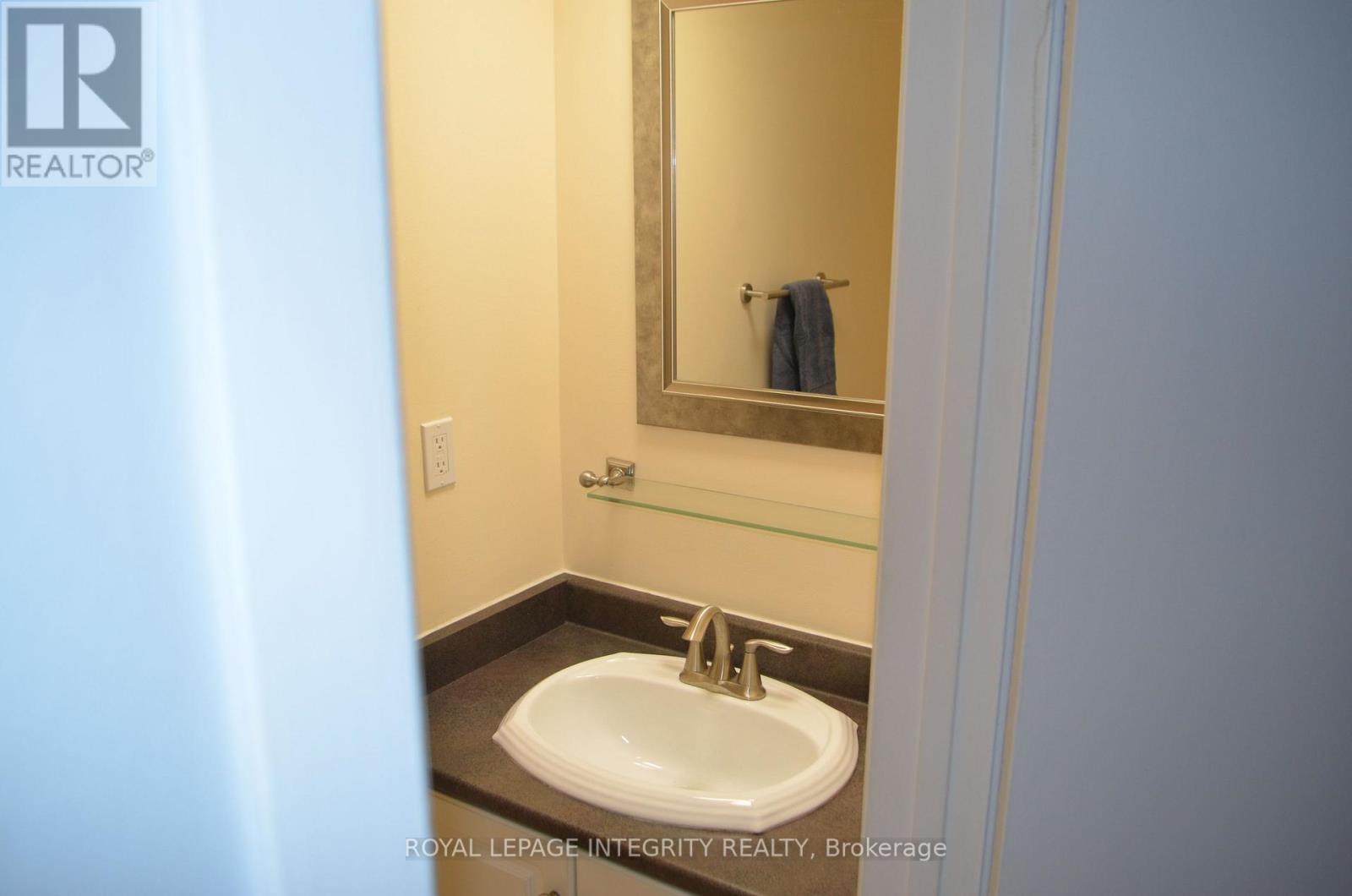 104 Esterlawn Private, Ottawa, ON - Indoor Photo Showing Bathroom