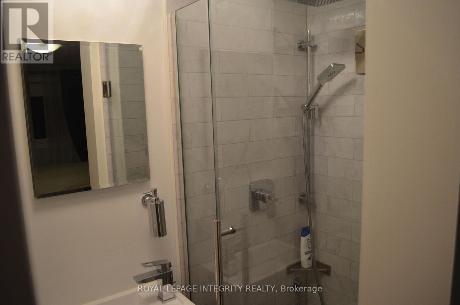 104 Esterlawn Private, Ottawa, ON - Indoor Photo Showing Bathroom