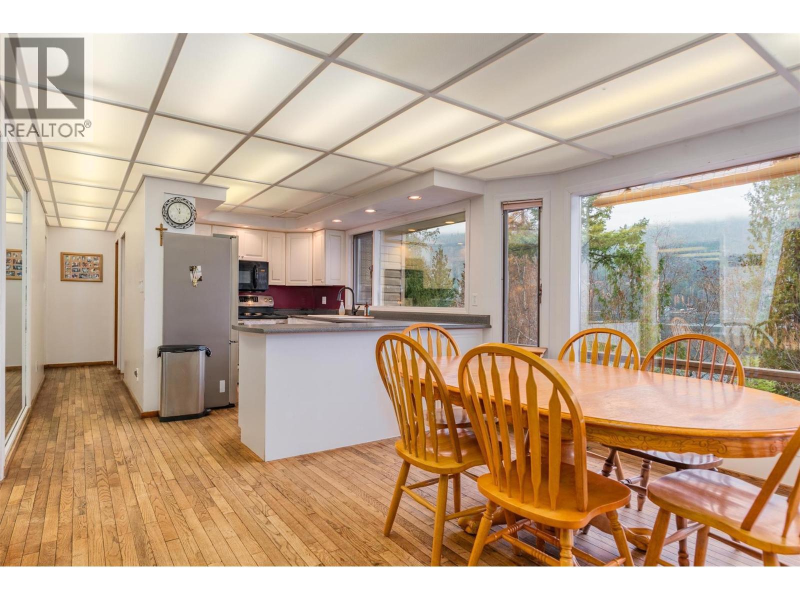 2071 Massie Road, Christina Lake, BC - Indoor Photo Showing Dining Room