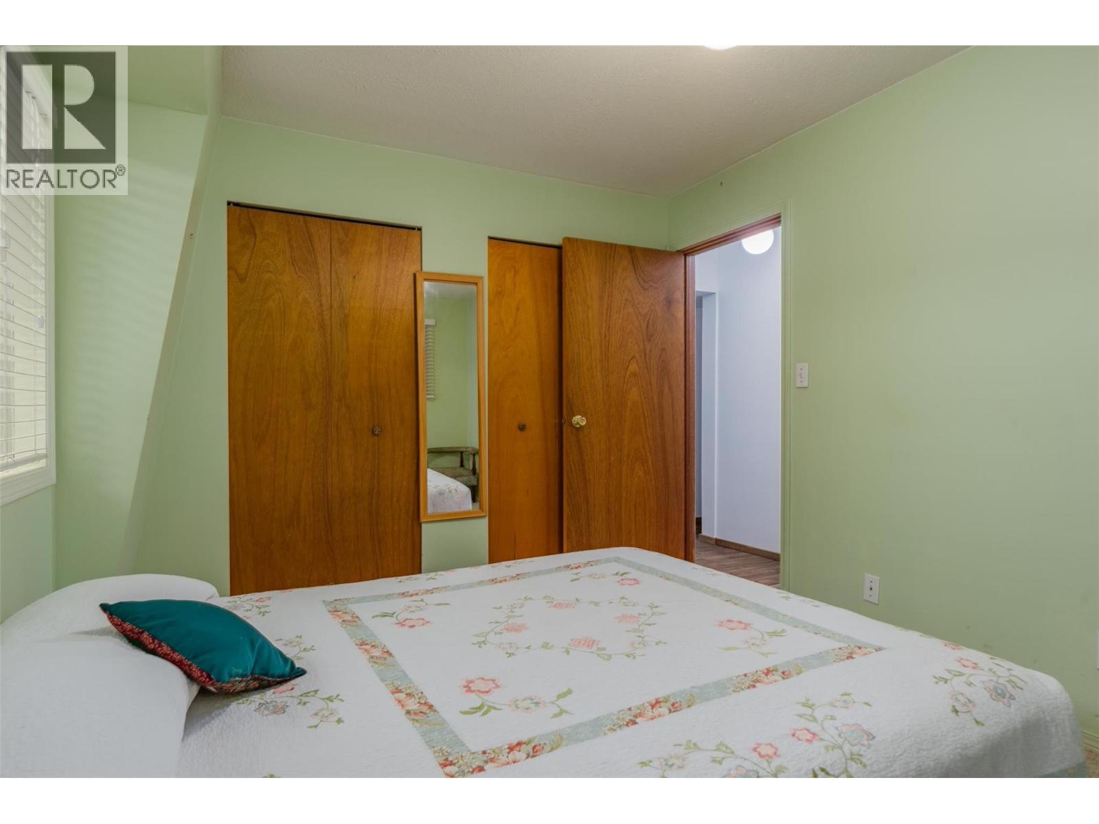 2071 Massie Road, Christina Lake, BC - Indoor Photo Showing Bedroom