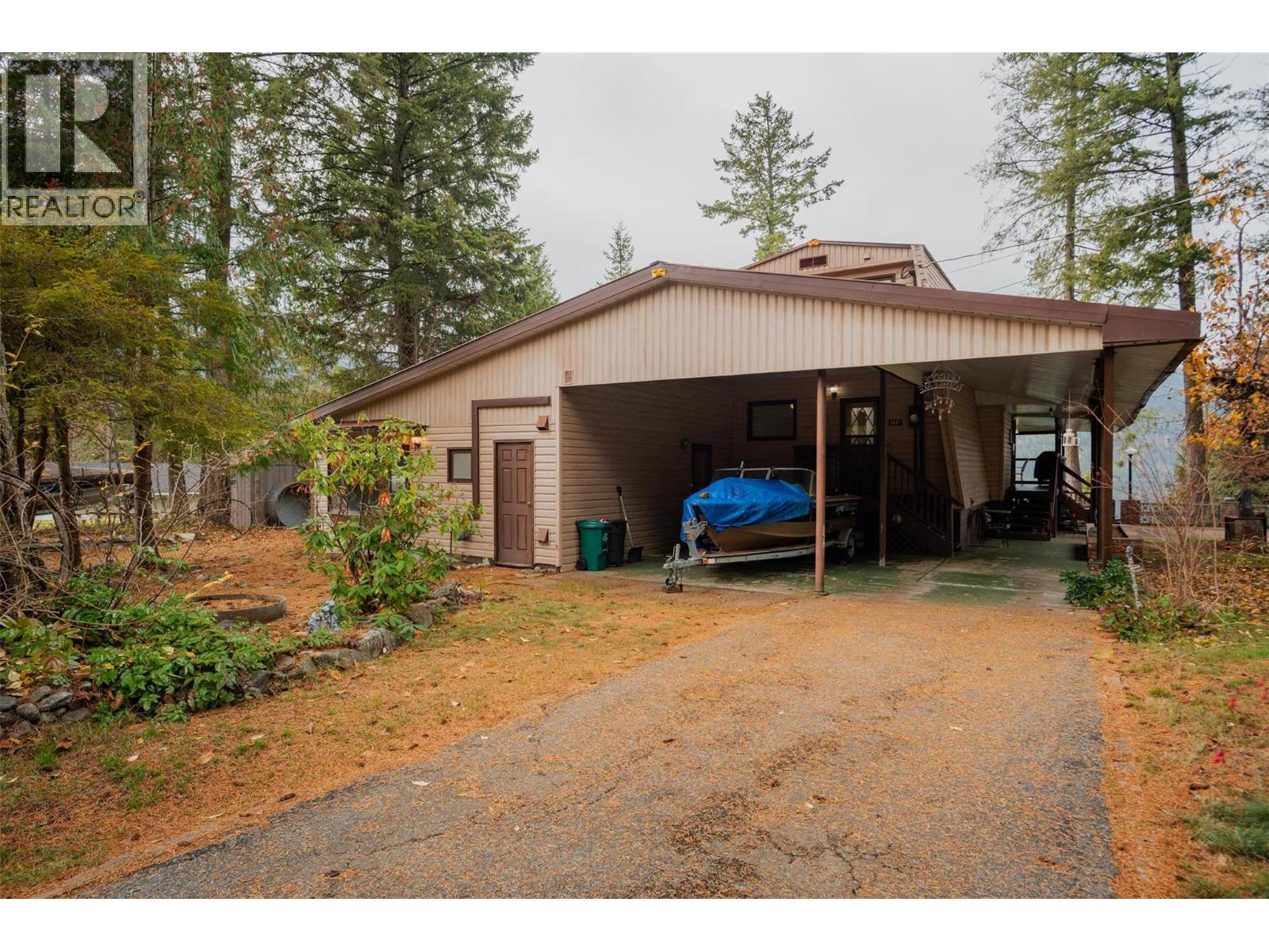 2071 Massie Road, Christina Lake, BC - Outdoor