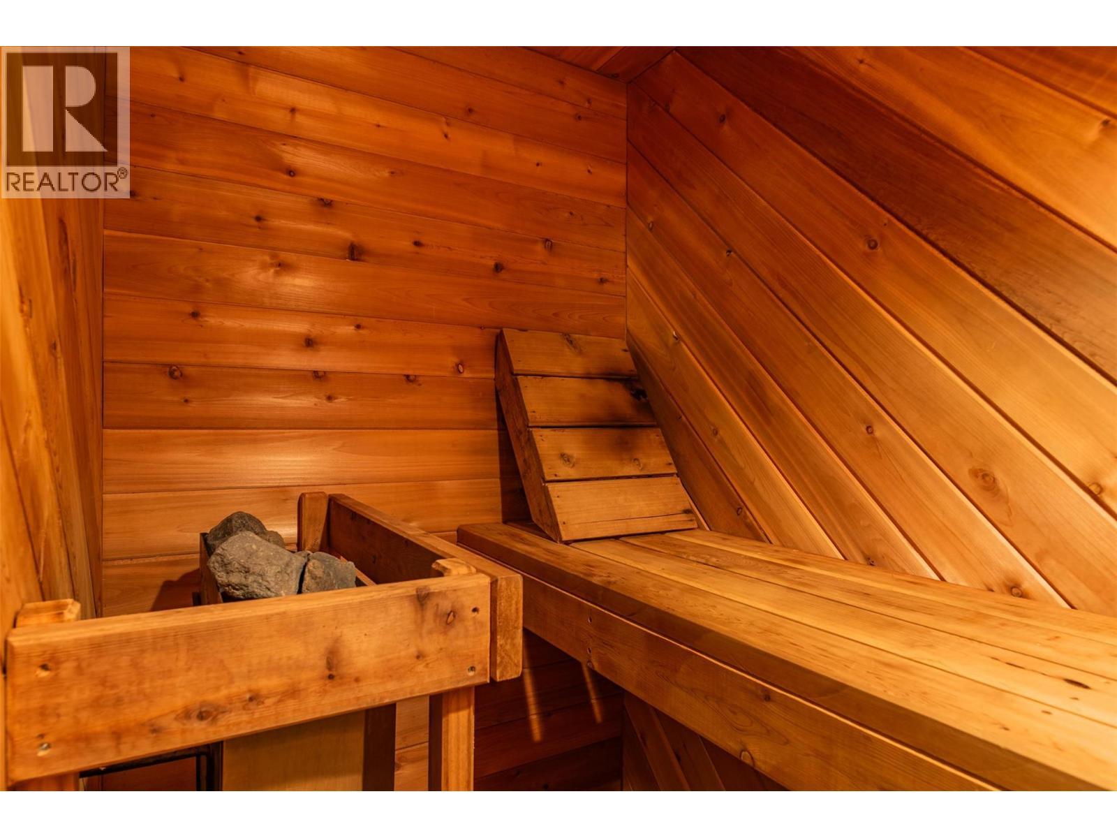 2071 Massie Road, Christina Lake, BC - Indoor Photo Showing Other Room