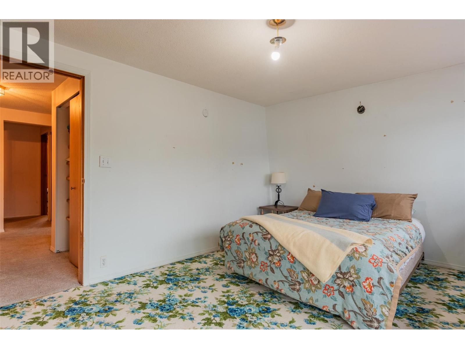 2071 Massie Road, Christina Lake, BC - Indoor Photo Showing Bedroom