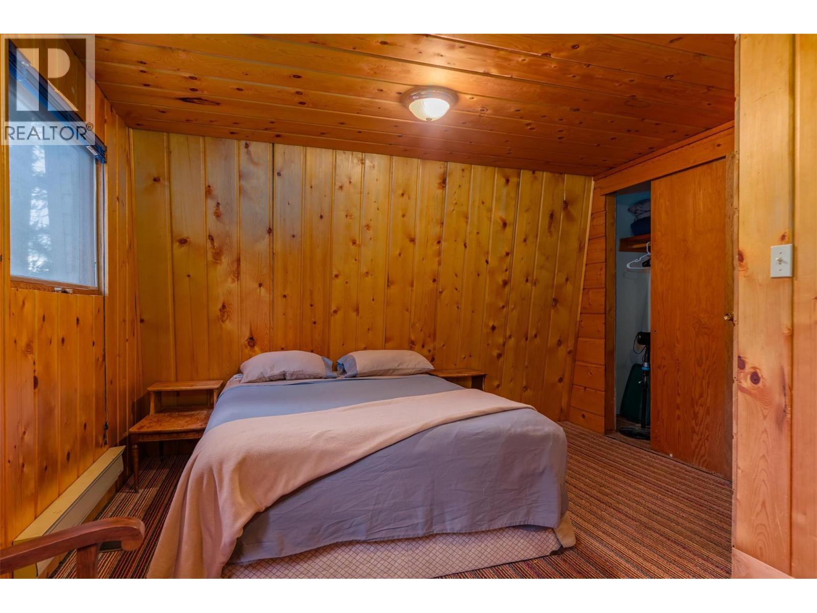 2071 Massie Road, Christina Lake, BC - Indoor Photo Showing Bedroom