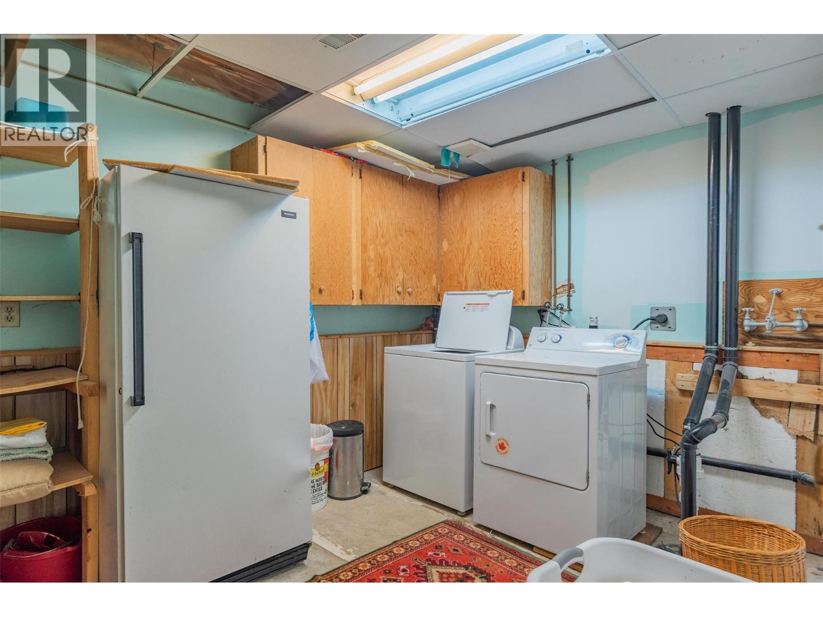 2071 Massie Road, Christina Lake, BC - Indoor Photo Showing Laundry Room