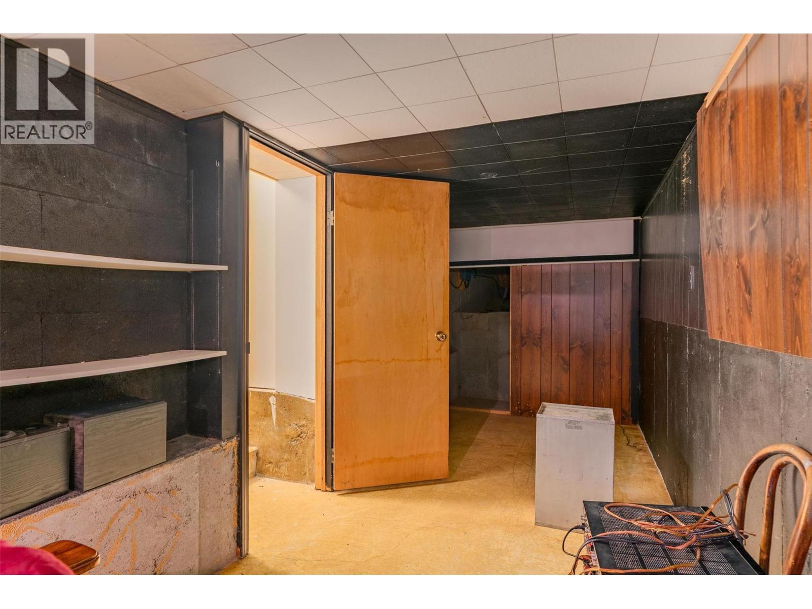 2071 Massie Road, Christina Lake, BC - Indoor