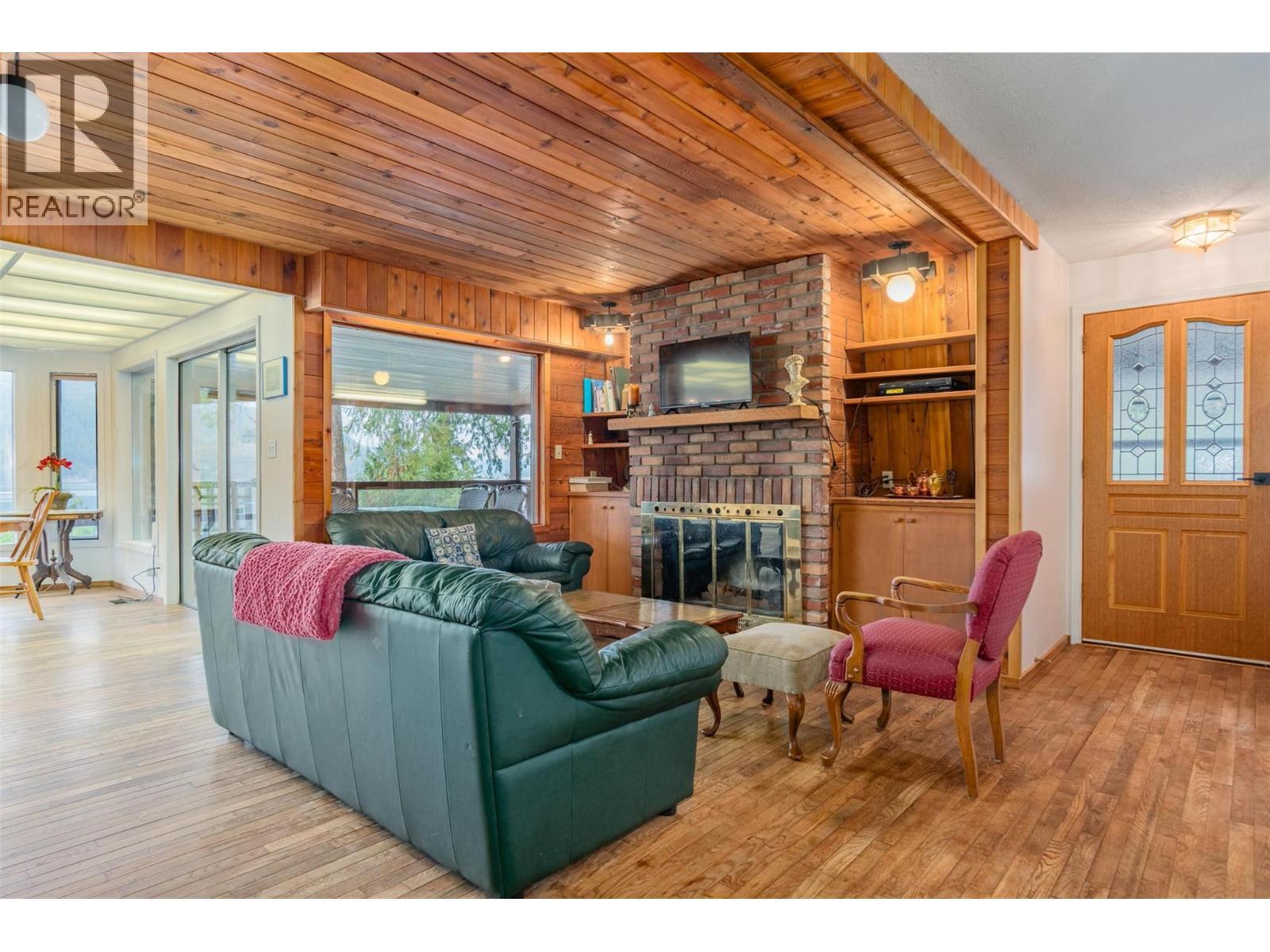 2071 Massie Road, Christina Lake, BC - Indoor Photo Showing Living Room With Fireplace