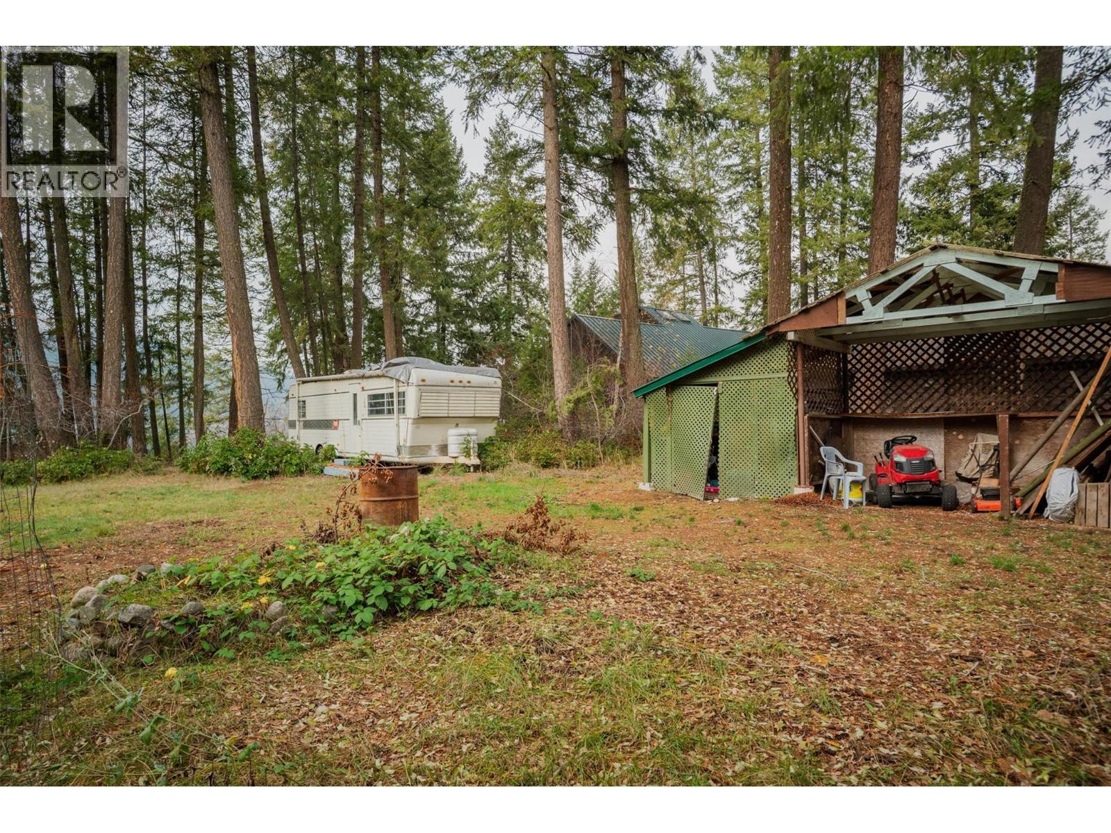 2071 Massie Road, Christina Lake, BC - Outdoor